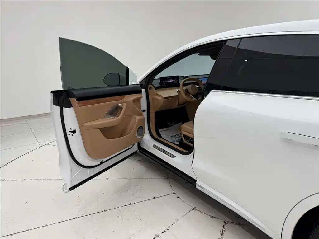 AITO WISDOM WORLD R7