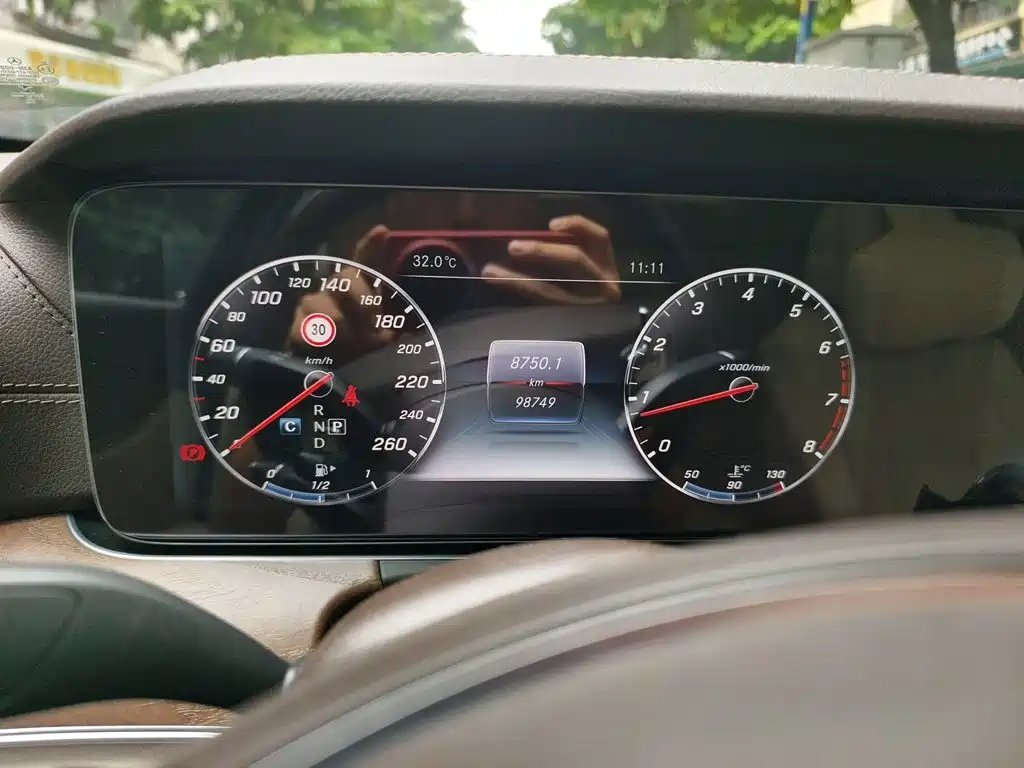 Mercedes-Benz E-Class — миниатюра 12