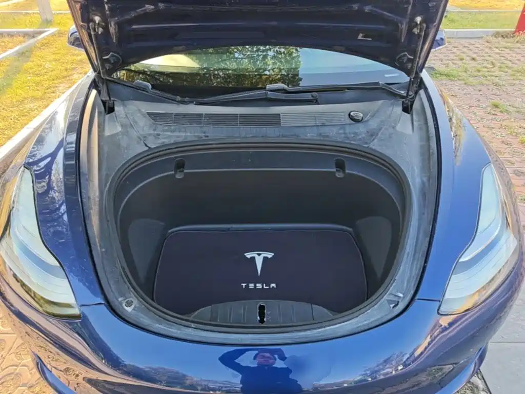 Tesla Model 3 — миниатюра 20