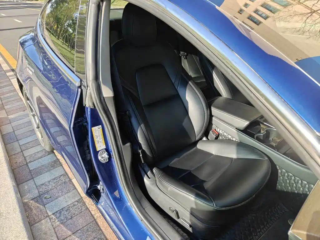 Tesla Model 3 — миниатюра 25