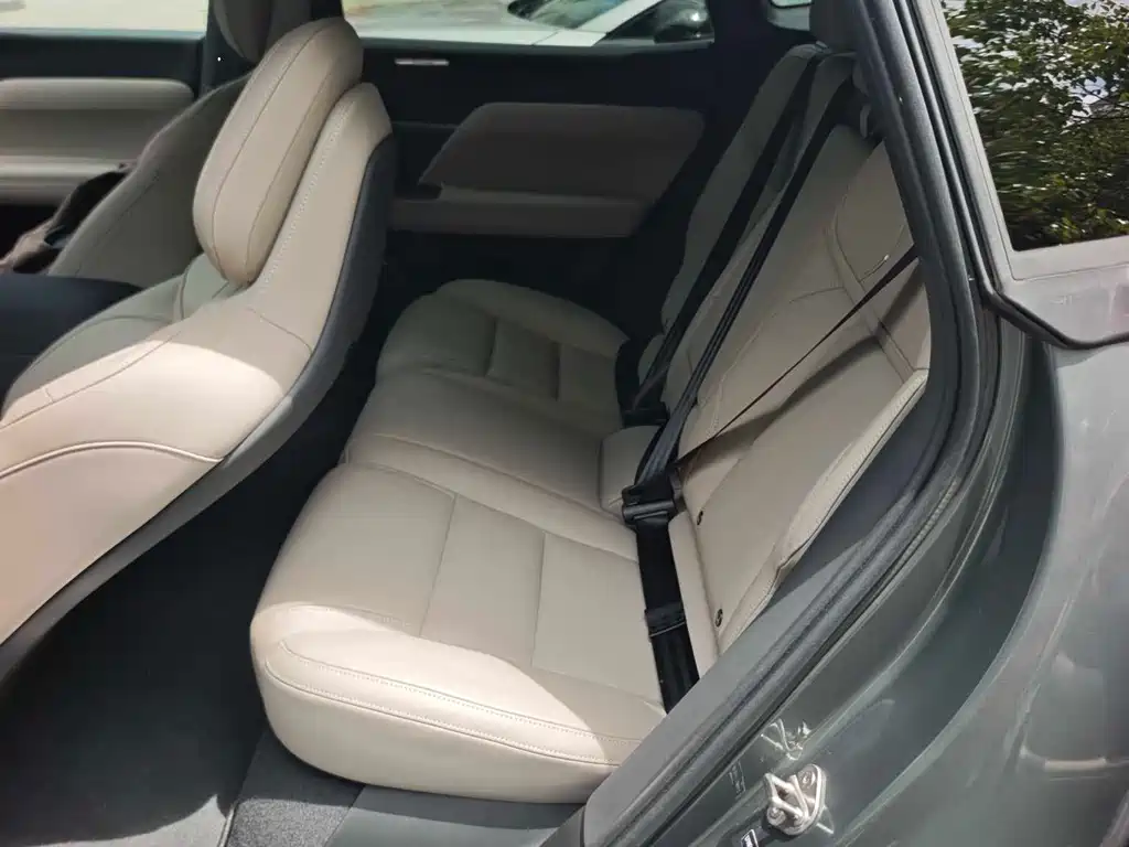 Volvo гибрид Volvo XC70 plug-in — миниатюра 8