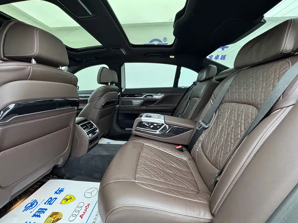 BMW 7 Series 2021 — фото 12