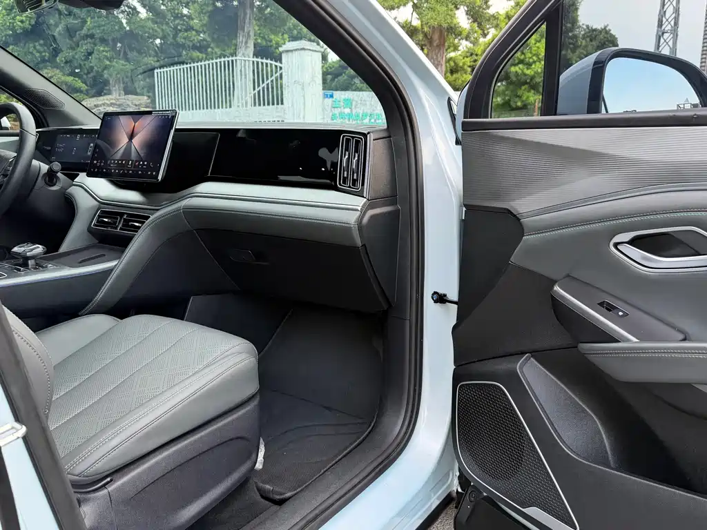 BYD L DM-i — миниатюра 20
