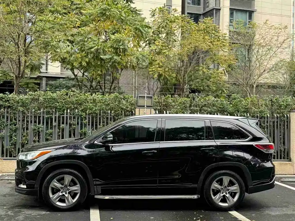 TOYOTA HIGHLANDER