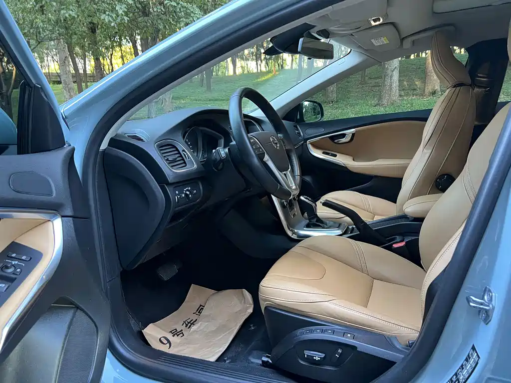 Volvo V40 — миниатюра 4