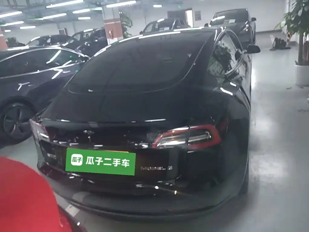 Tesla Model 3 — миниатюра 6
