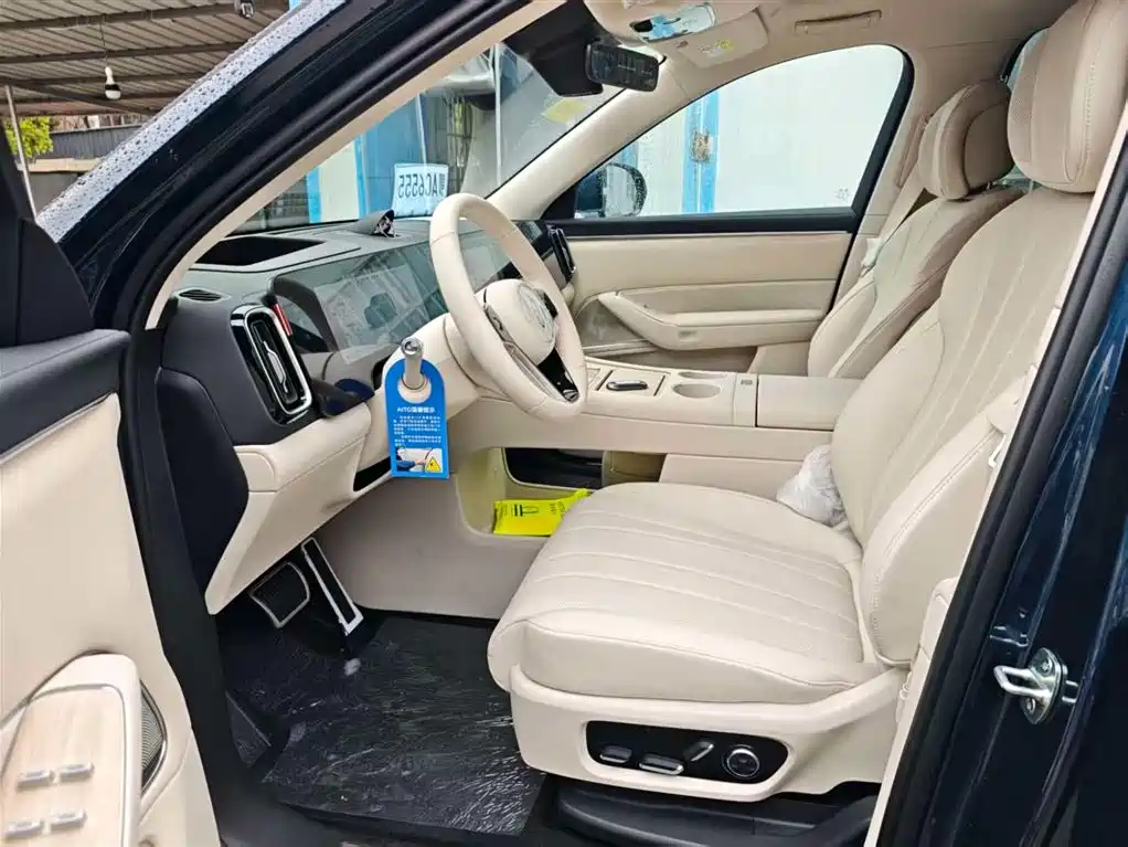 AITO ASK THE WORLD M8