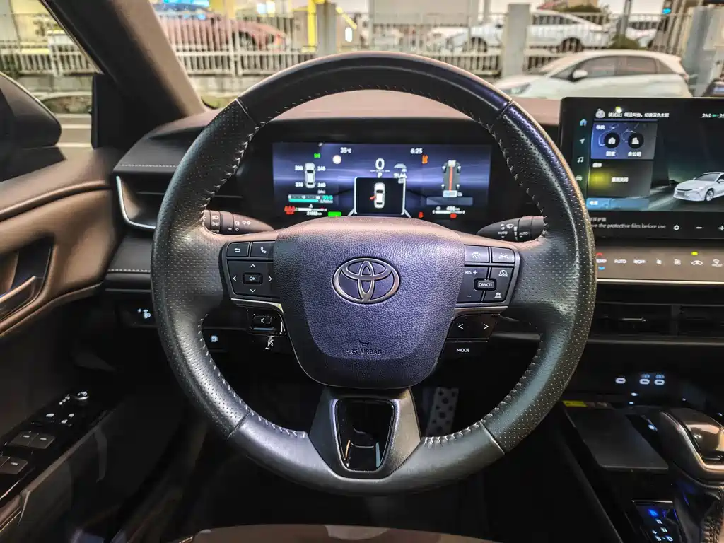 Toyota Camry — миниатюра 10