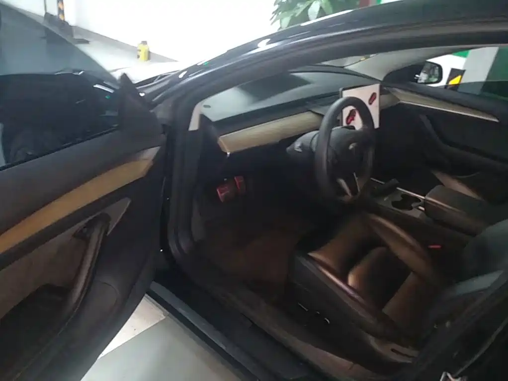 Tesla Model 3 — миниатюра 16