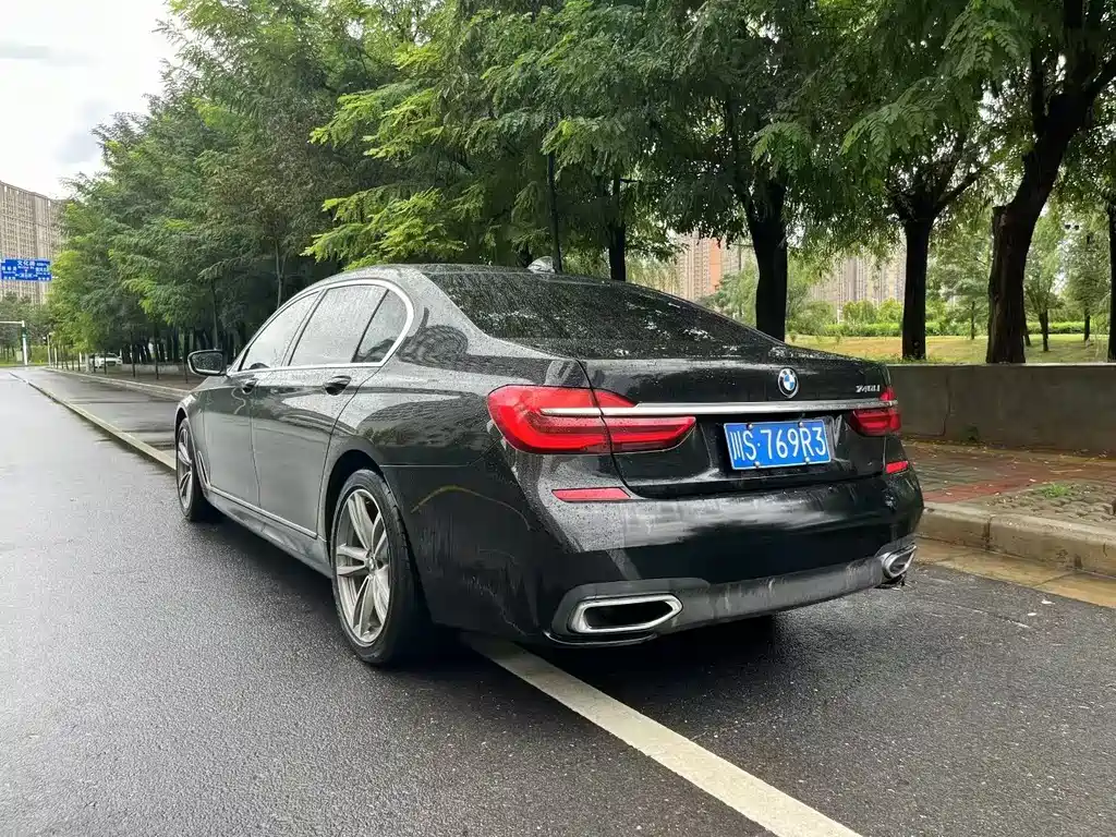 BMW 7 SERIES