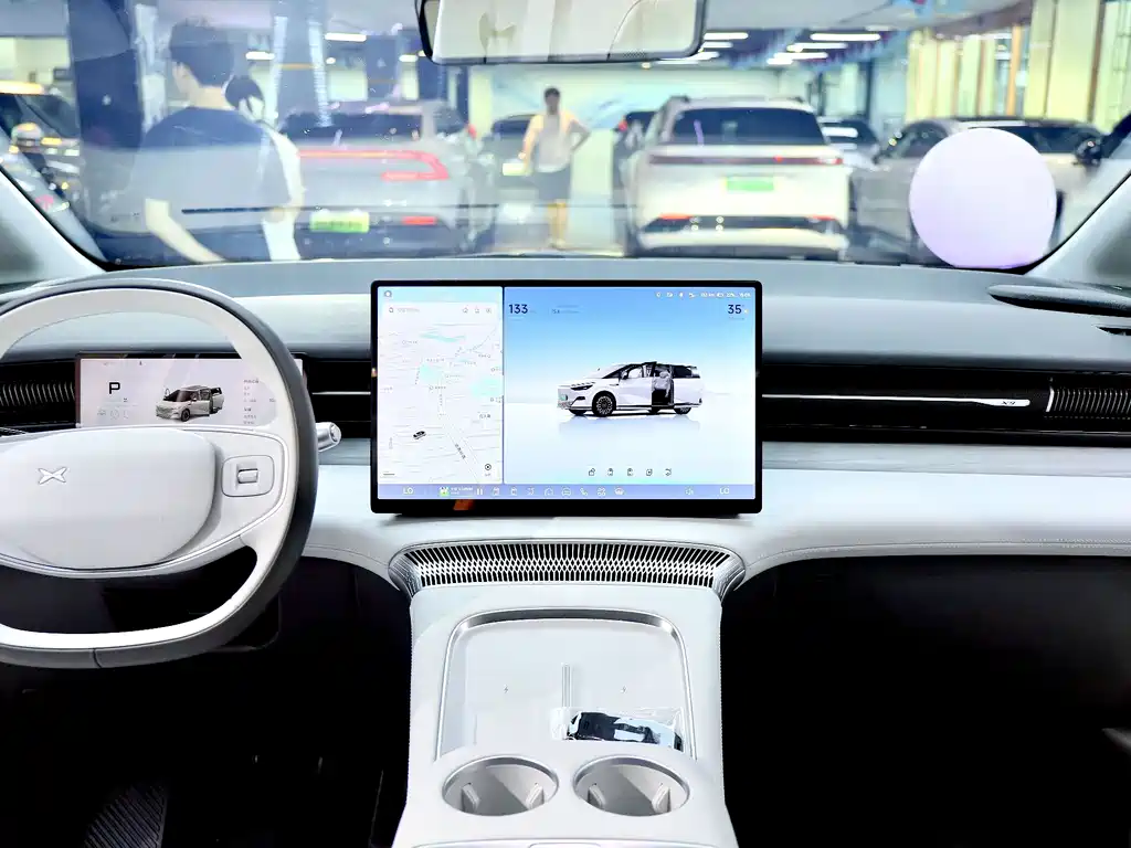 XPeng X9 — миниатюра 16