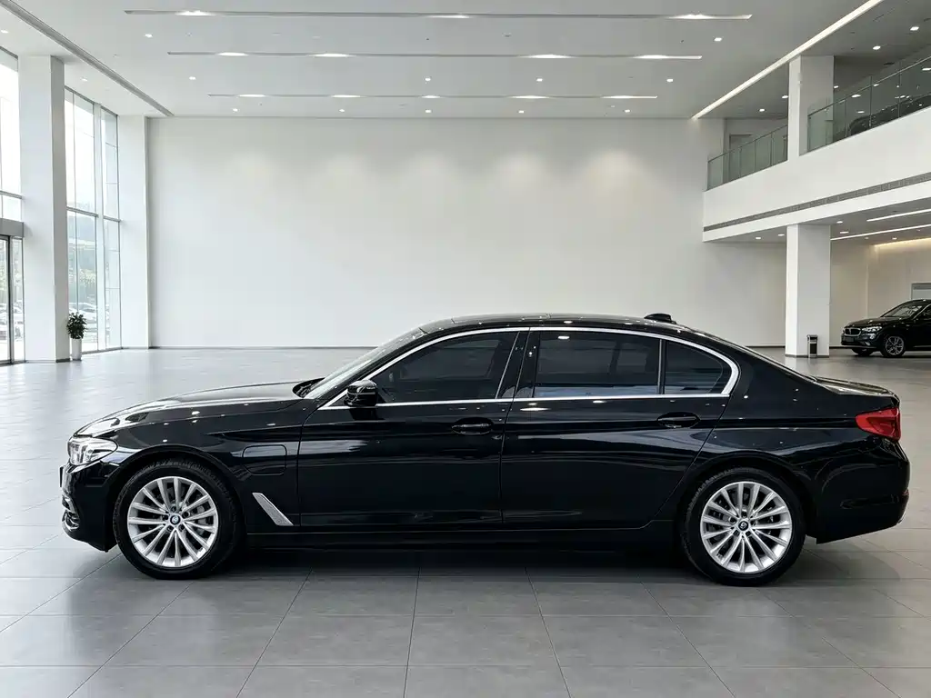 BMW 5 Series New Energy — миниатюра 5