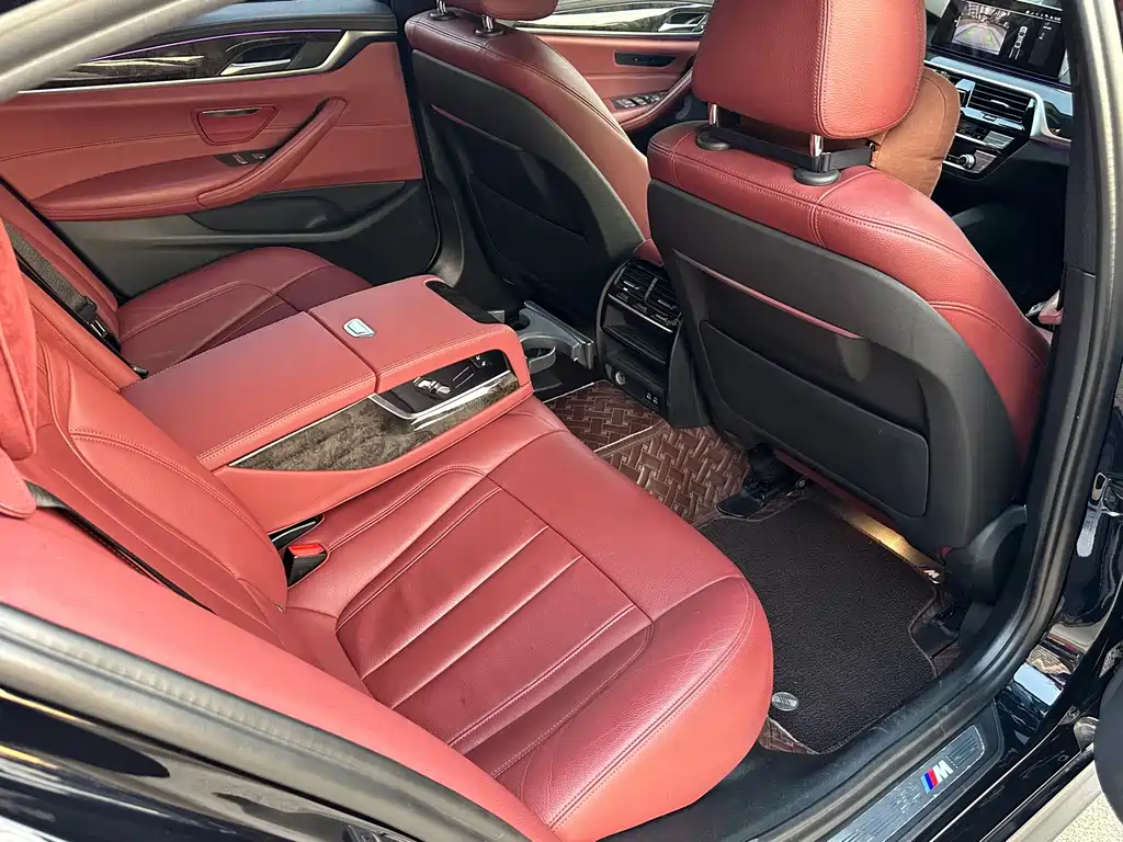BMW 5 Series — миниатюра 13