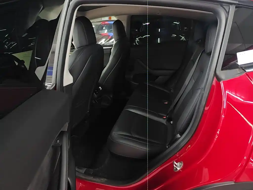 Tesla Model Y — миниатюра 17