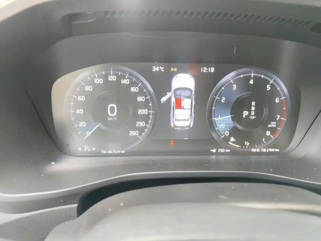 Volvo XC40 — миниатюра 4