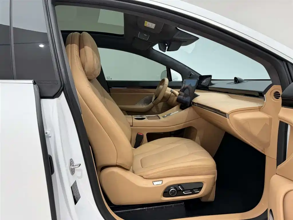 AITO WISDOM WORLD R7