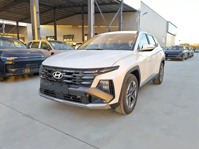 MODERN TUCSON 2025