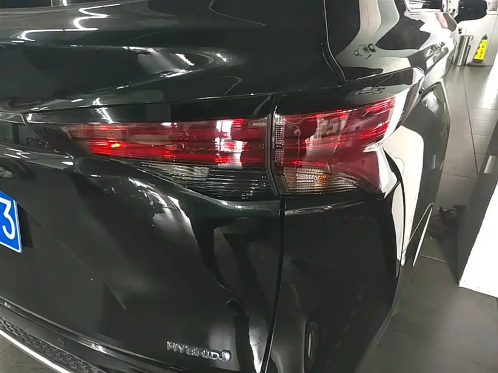 Toyota Granvia 2023 2.5L Luxury PLUS