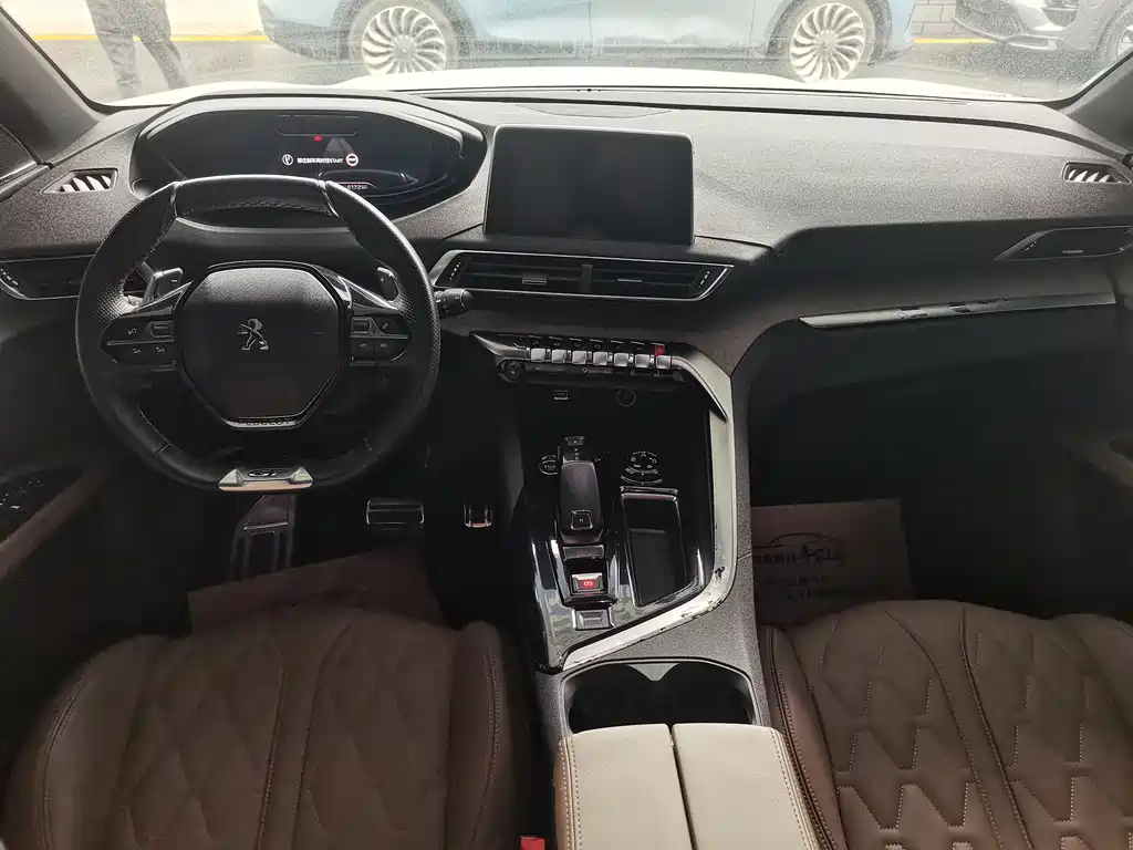 Peugeot 5008 2017 380THP 7 мест Luxury GT
