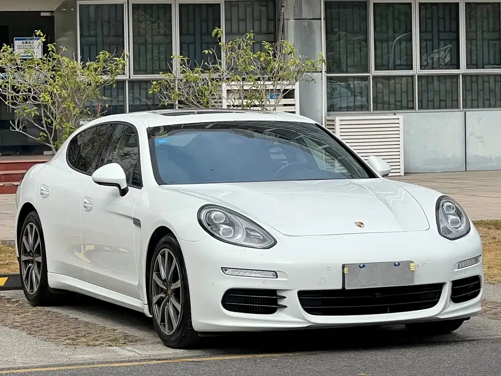 PORSCHE PANAMERA