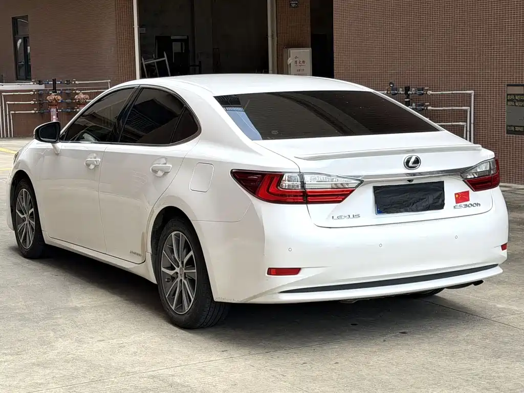 Lexus ES — миниатюра 5