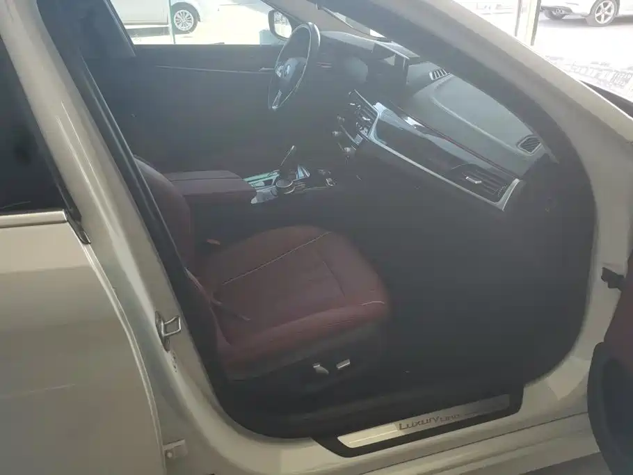 BMW 5 Series — миниатюра 8
