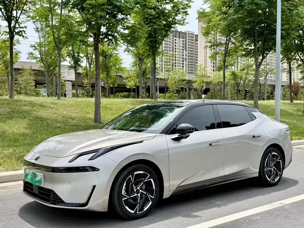 Lynk & Co 07 EM-P 2025
