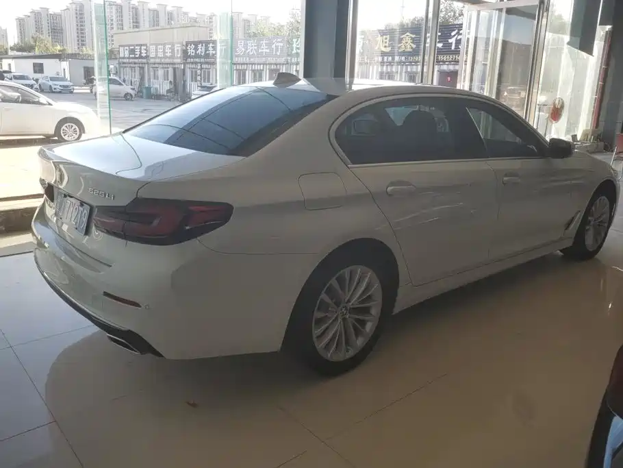 BMW 5 Series — миниатюра 3