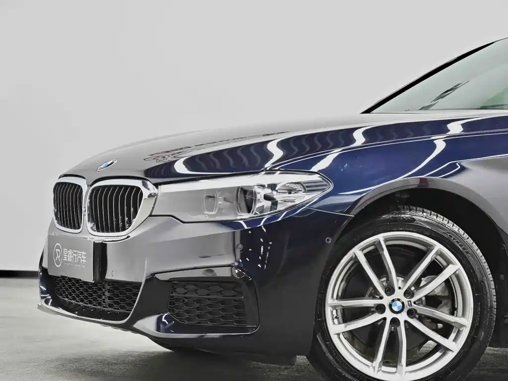 BMW 5 Series — миниатюра 12