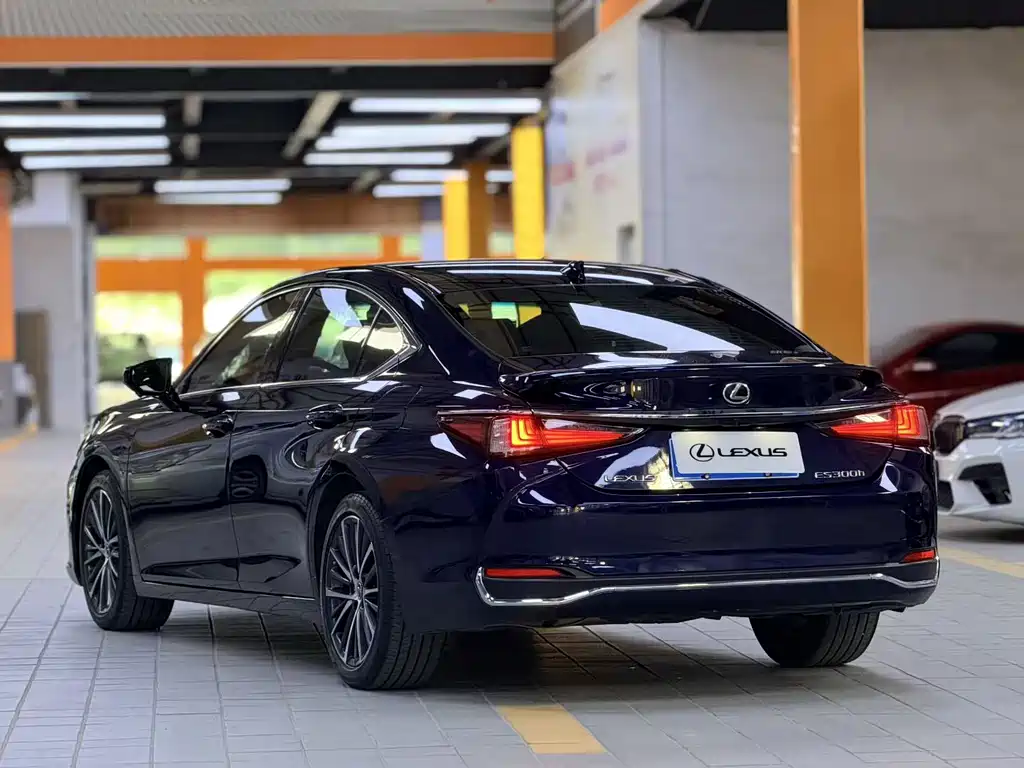 Lexus ES — миниатюра 7