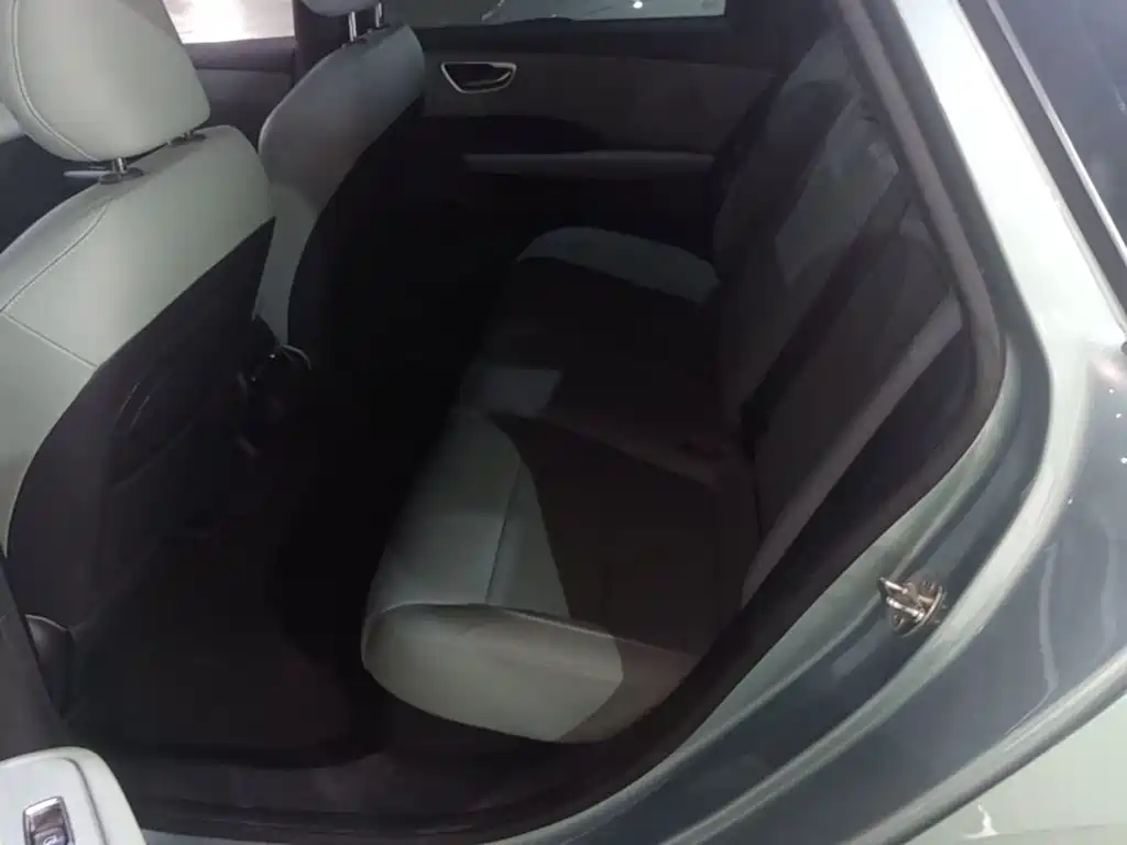 Roewe Young Wai D6 — миниатюра 17