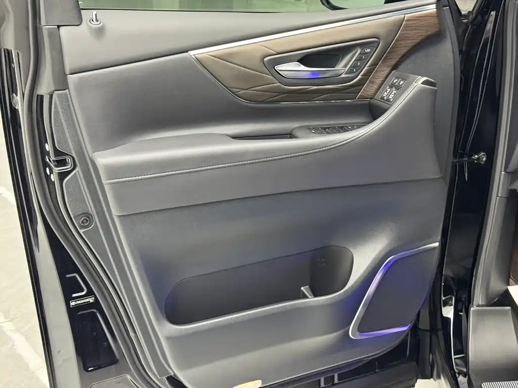 Toyota Vellfire — миниатюра 5