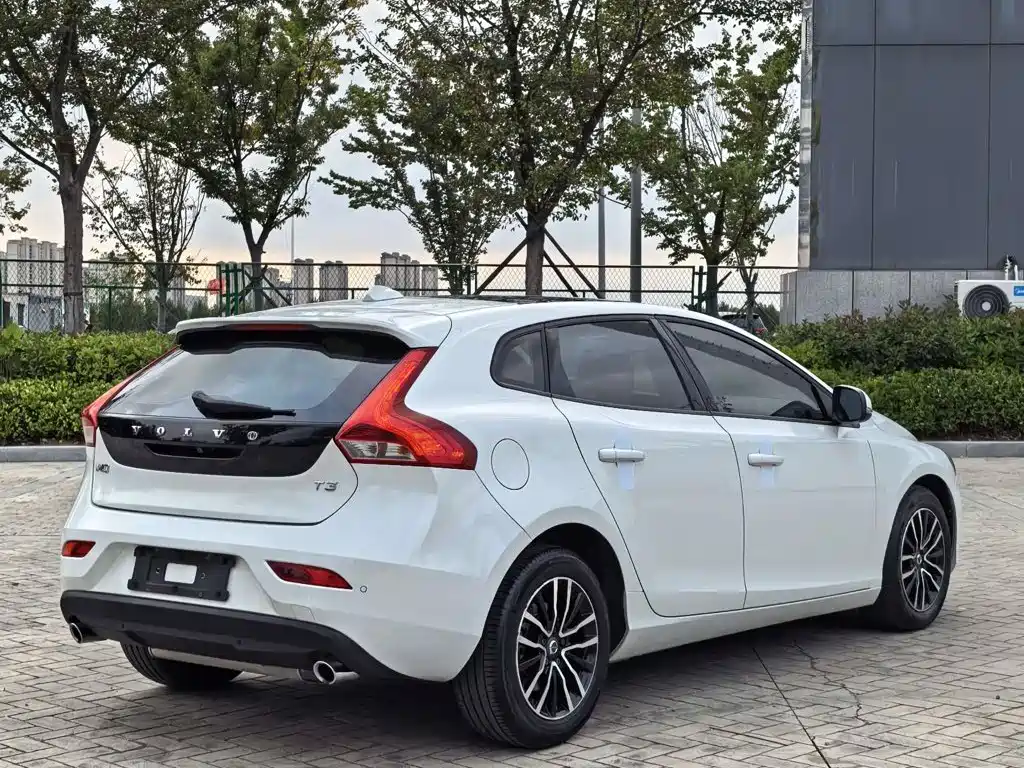 Volvo V40 — миниатюра 10