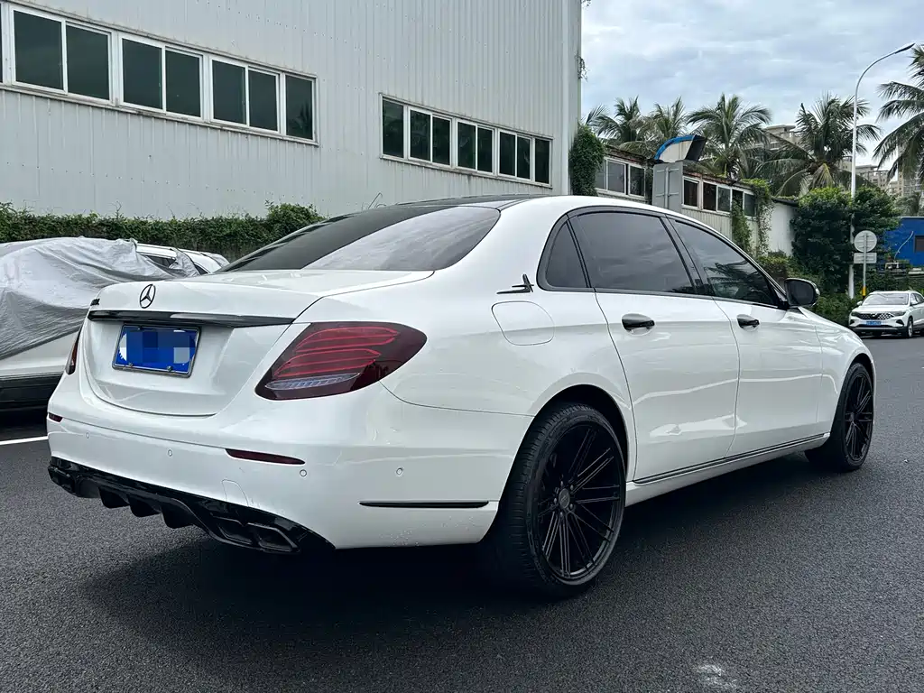 Mercedes-Benz E-Class — миниатюра 9