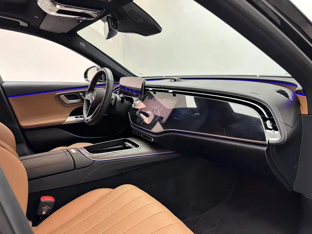 Mercedes-Benz E-Class — миниатюра 11