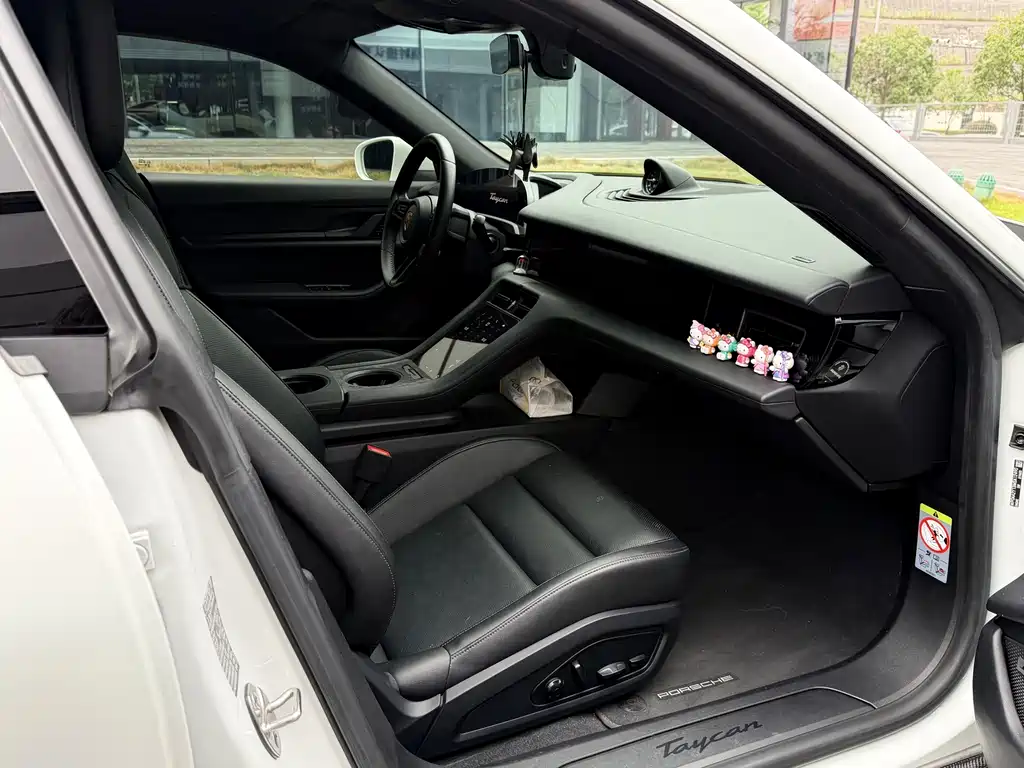 Porsche Taycan — миниатюра 10