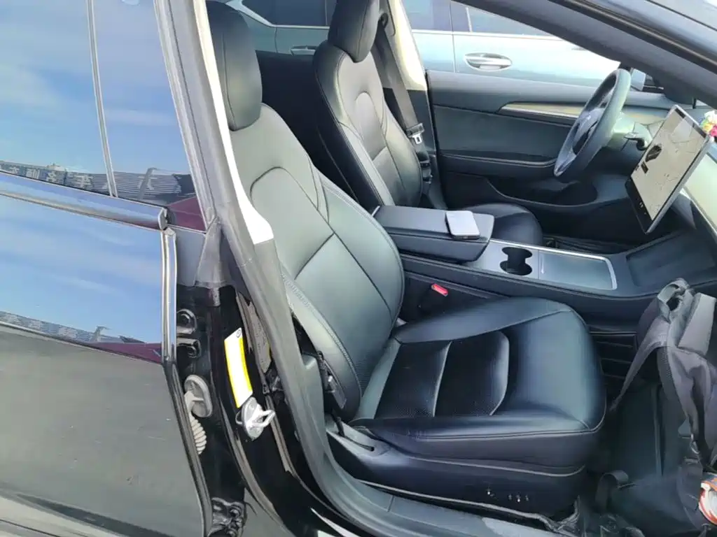 Tesla Model 3 — миниатюра 25