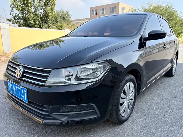 VOLKSWAGEN SANTANA 2017