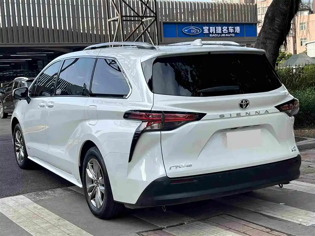 Toyota Sienna — миниатюра 5