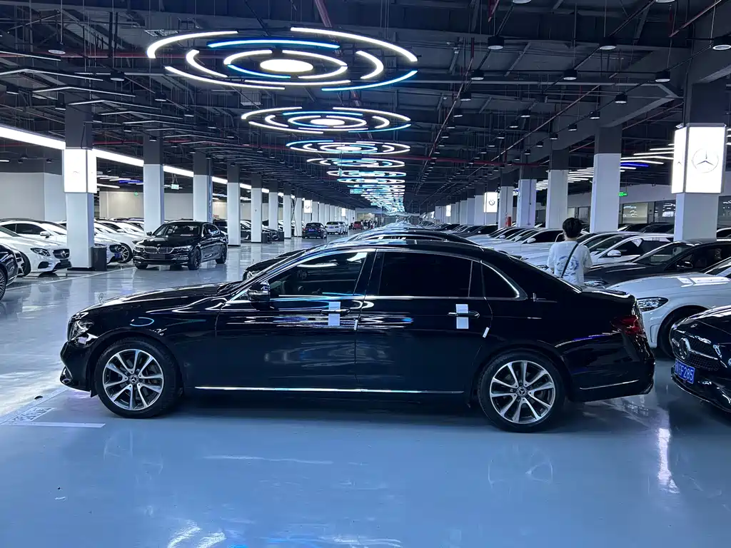 Mercedes-Benz E-Class — миниатюра 11