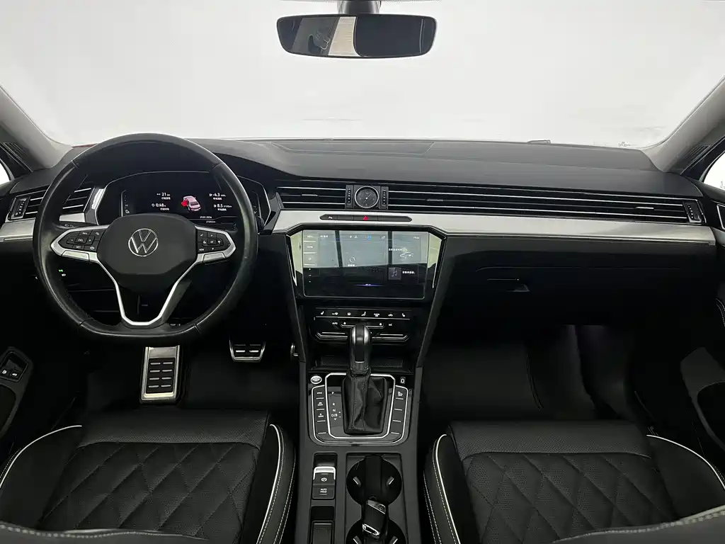 VOLKSWAGEN MAGOTAN GTE PLUG IN HYBRID