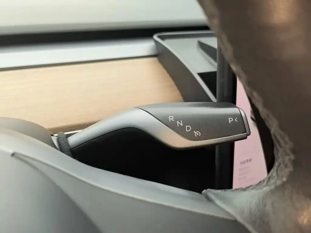 Tesla Model Y — миниатюра 14