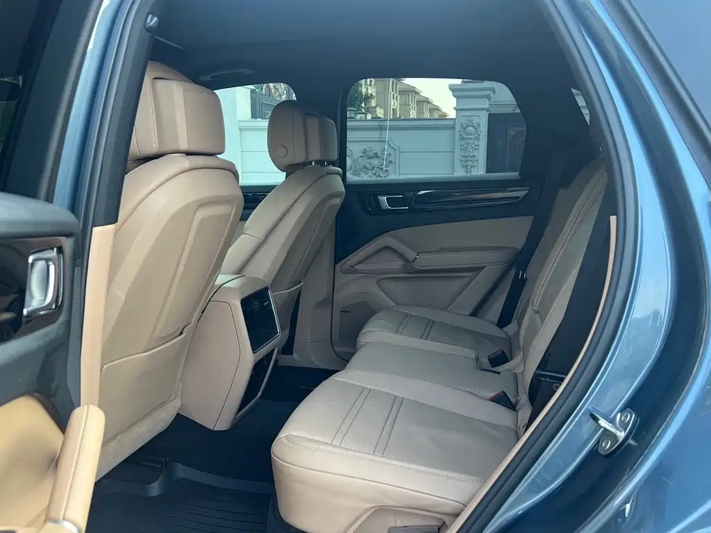 Porsche Cayenne — миниатюра 9