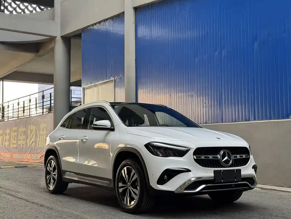 MERCEDES-BENZ GLA