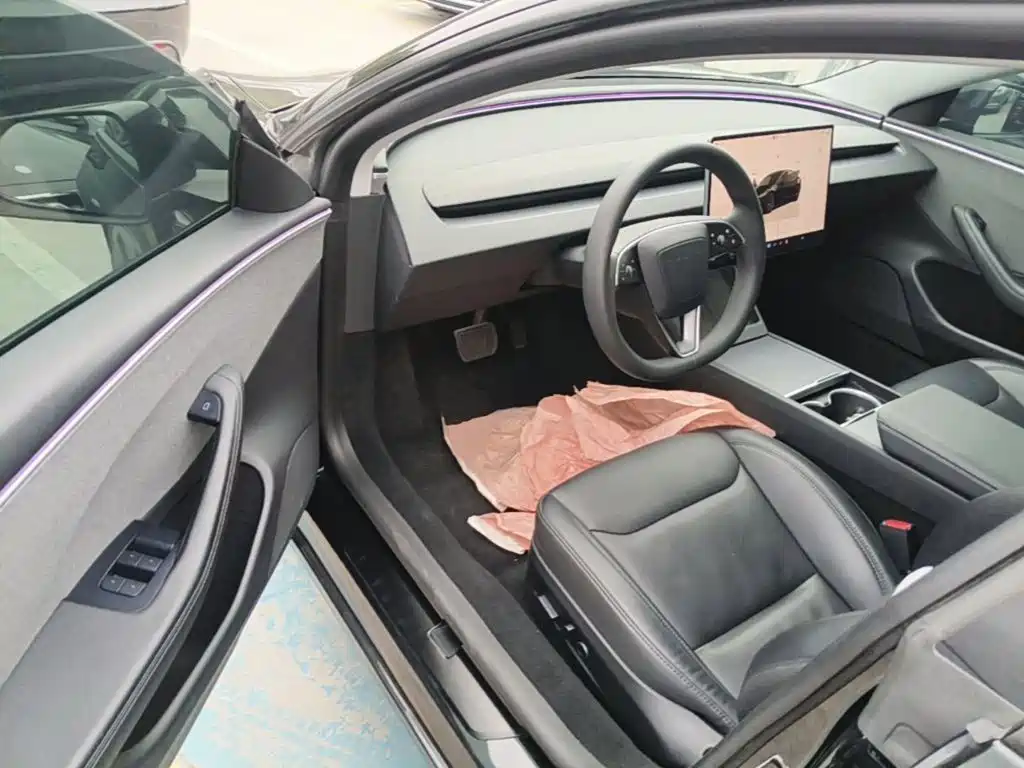 Tesla Model 3 — миниатюра 16