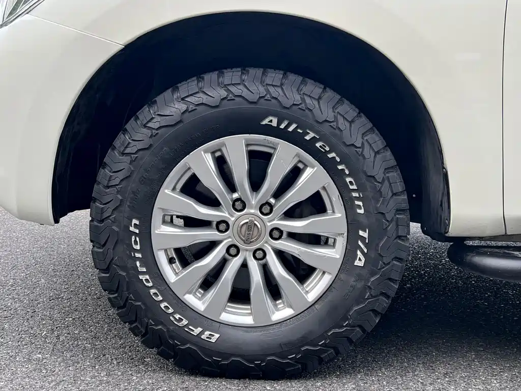 Nissan Patrol — миниатюра 9