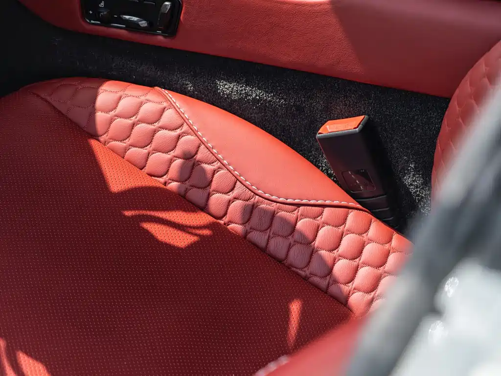 Aston Martin Vanquish — миниатюра 14
