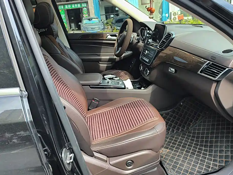 Mercedes-Benz GLS — миниатюра 8