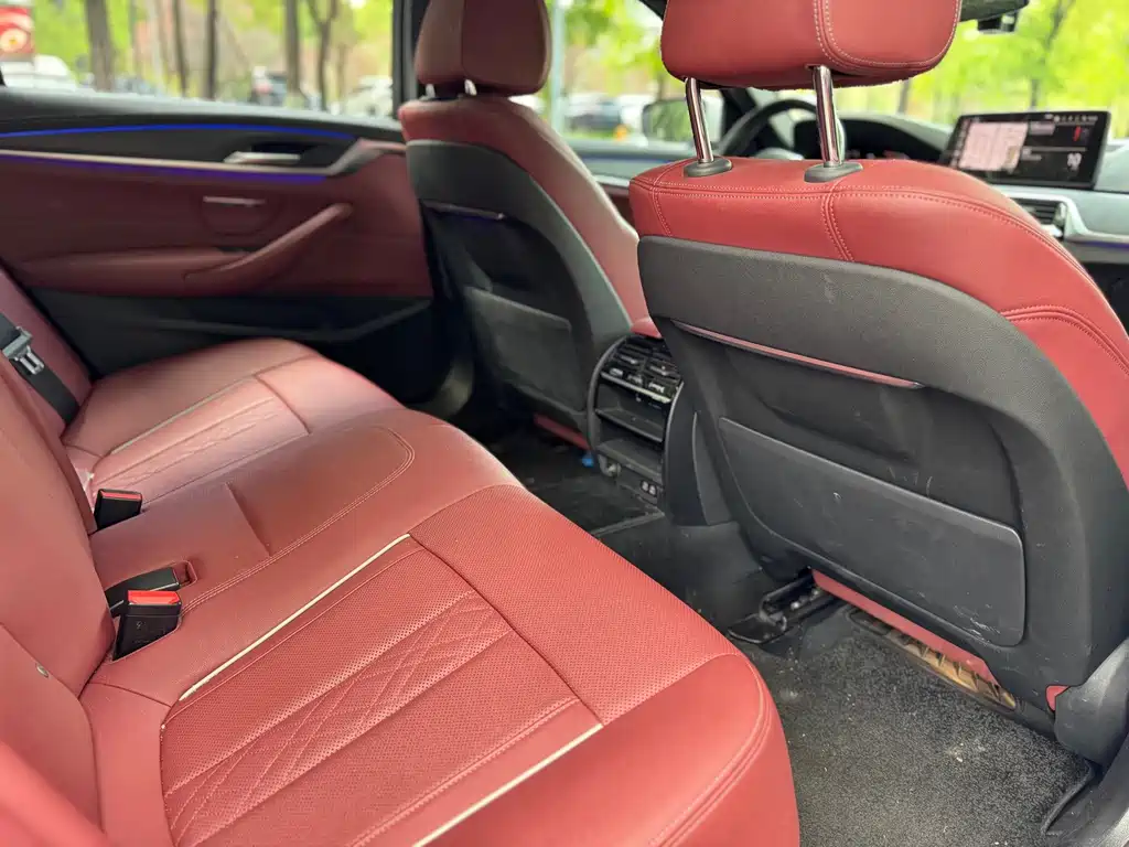 BMW 5 Series — миниатюра 8