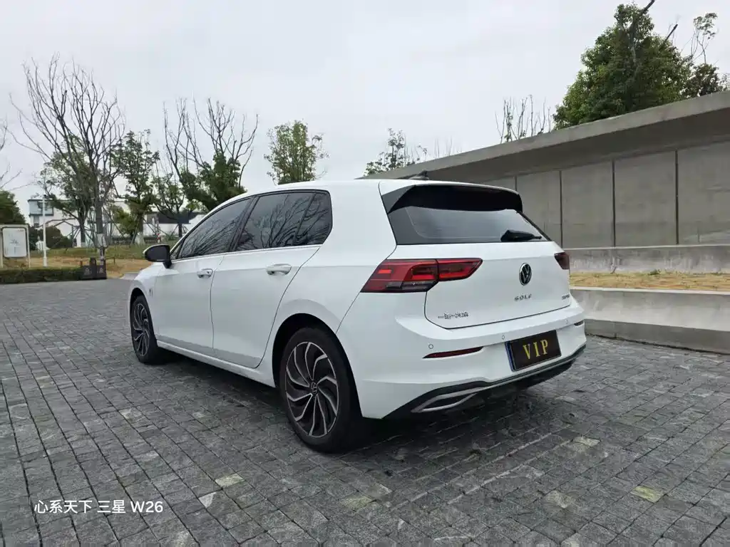 VOLKSWAGEN GOLF